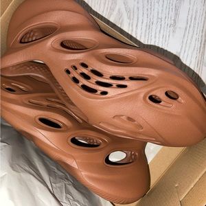 AUTHENTIC Yeezy Foam Rnnr